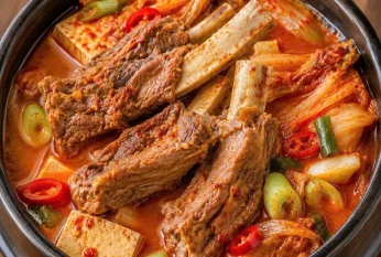 K- 등갈비 김치찜  (Canh kim chi sườn non) 韩式辣炖排骨泡菜