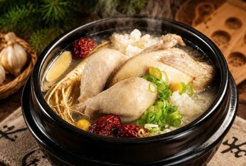 K- 토종닭백숙 (Gà hầm sâm Hàn Quốc – 1,2 kg) 土鸡白熟
