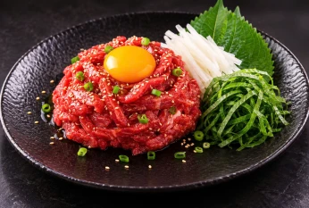 육회  Gỏi bò kiểu Hàn Quốc 生拌牛肉  