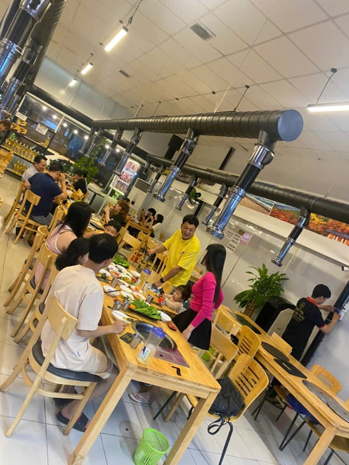 Khám phá dịch vụ đẳng cấp và không gian tiệc ấm cúng